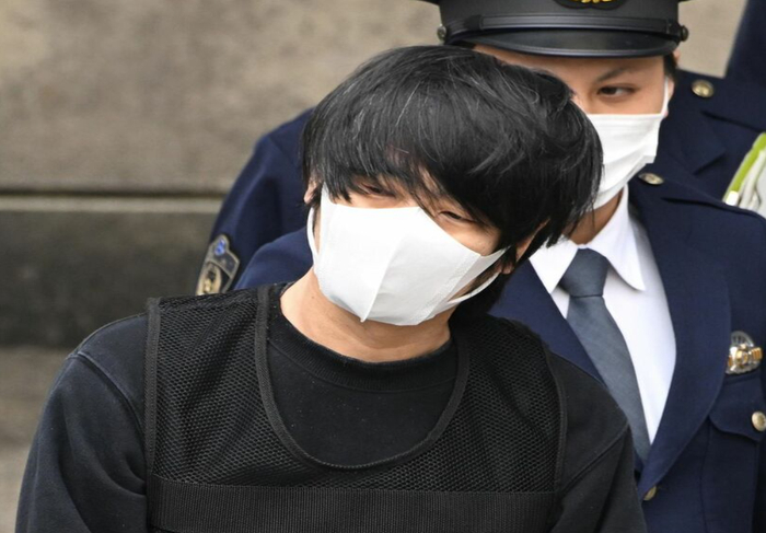 14日上午，山上彻也被移送至大阪拘留所（社交媒体截图）