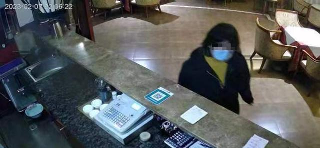 △茶楼监控拍到的嫌疑人罗某