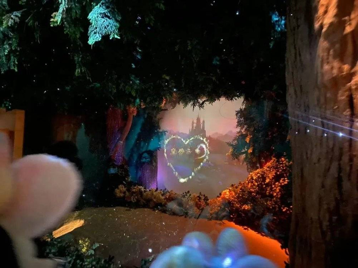 后头有位奇怪的师傅在哭