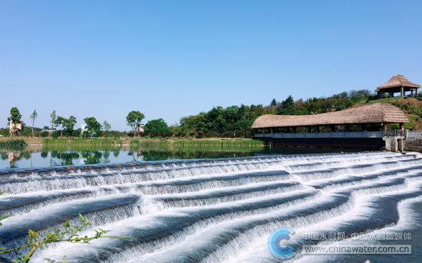 庙源溪  本报通讯员 王国成 摄