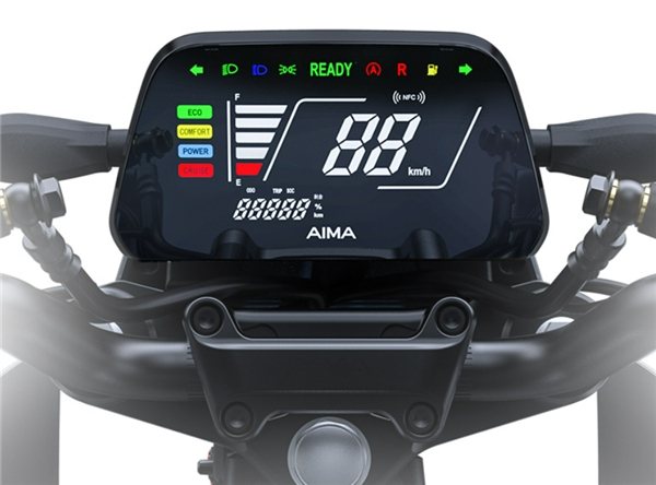 　　图:NFC智能感应解锁+LED液晶仪表盘+SOC精准电量显示