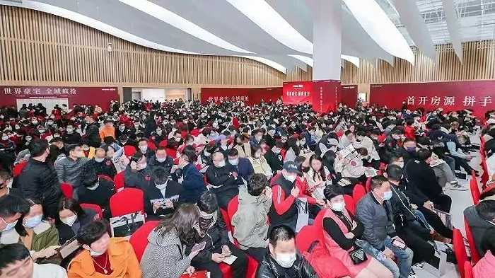 ▲ 楼盘开业当天的盛况。图 / 受访者提供