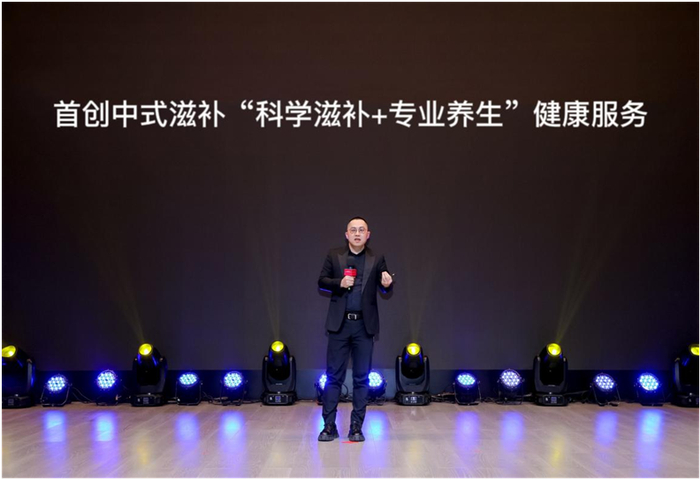 （小仙炖鲜炖燕窝董事长、CEO苗树现场发布“健康滋补+科学养生”健康服务）