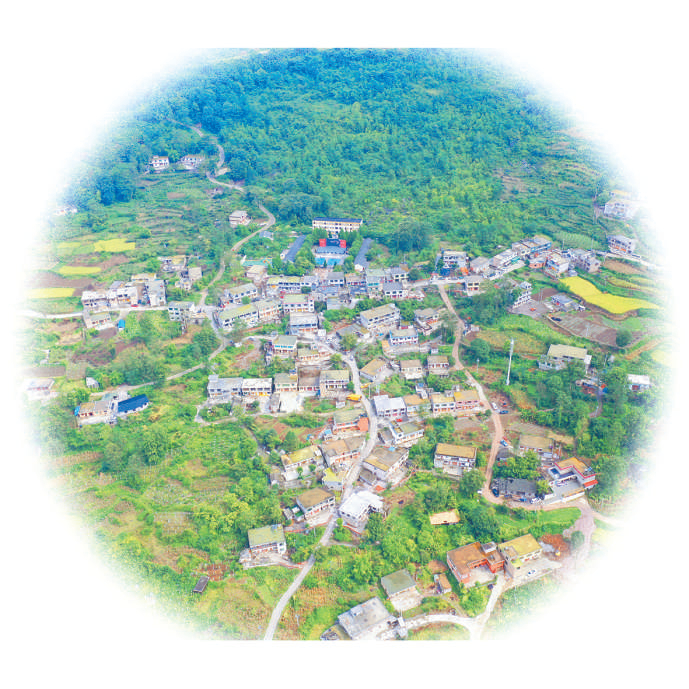 如今的索桥传承红色基因，赓续红色文化，建设美丽的新家园。