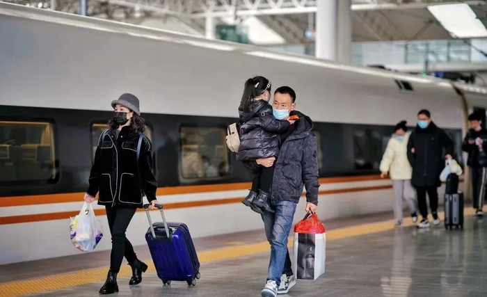 高铁已经深刻改变人们的出行方式。通讯员 周围 摄