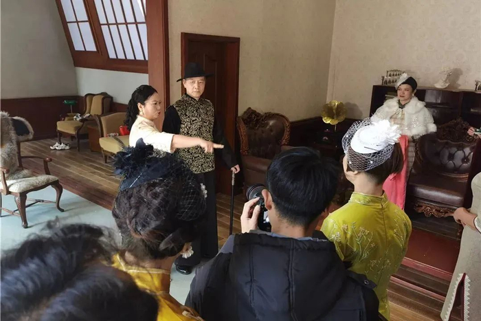 △阿姨爷叔们在拍摄中体验另一种人生