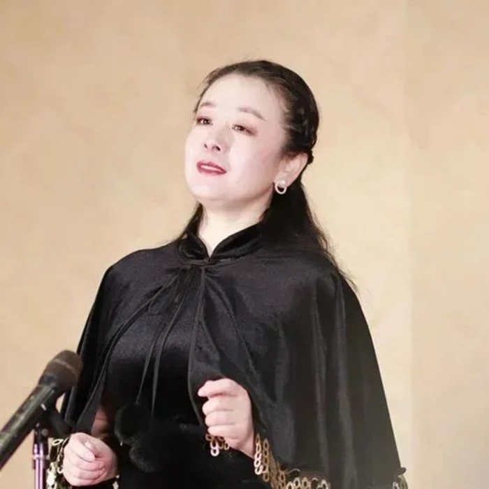 △阿姨们换装之后都十分靓丽