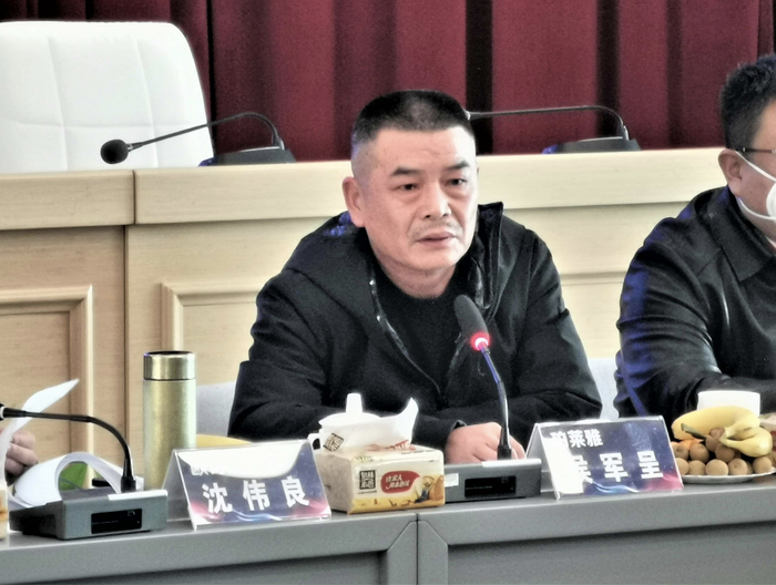 　　珀莱雅化妆品股份有限公司董事长侯军呈