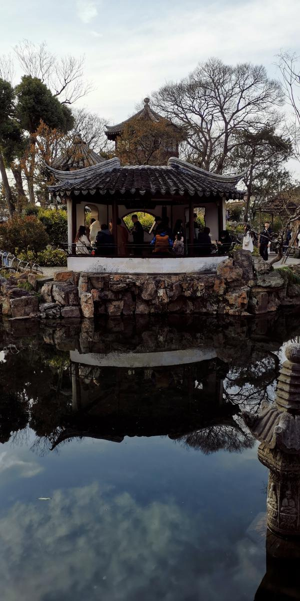 站在长廊望去的扇亭和笠亭 洪伟成摄