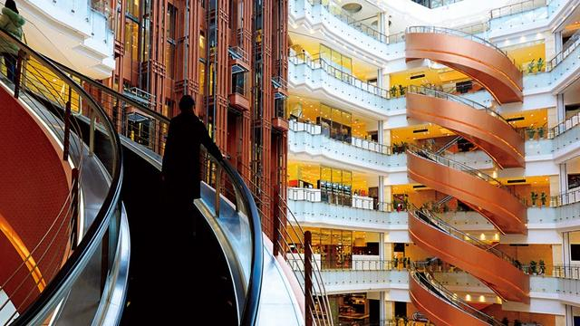 ▲大丸百货内的螺旋形扶梯。图片来源/上海三菱电梯官网