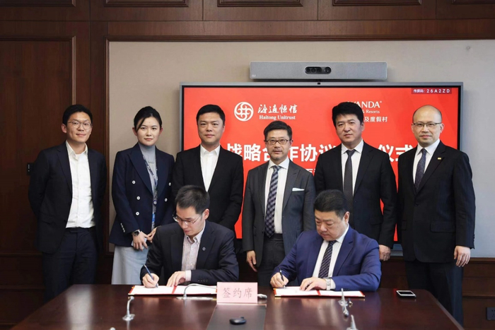 　　万达酒店及度假村与海通恒信战略签约现场