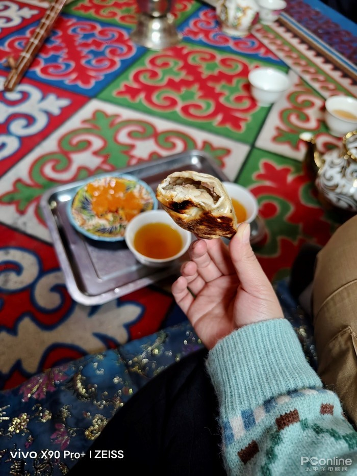 老茶馆特色茶与烤包子