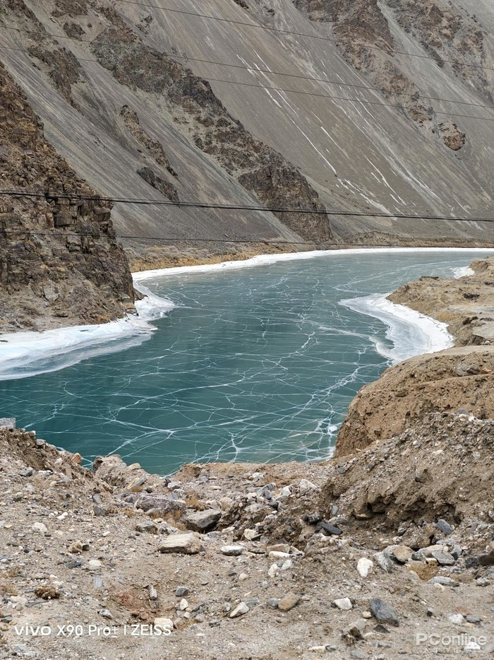 结冰的塔什库尔干河