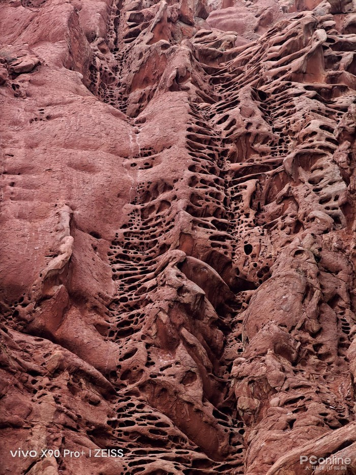 红峡谷气泡孔结构