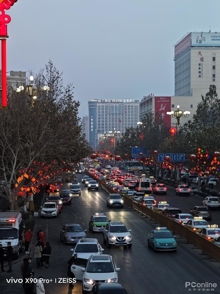 　　（喀什夜晚北京时间晚8点）