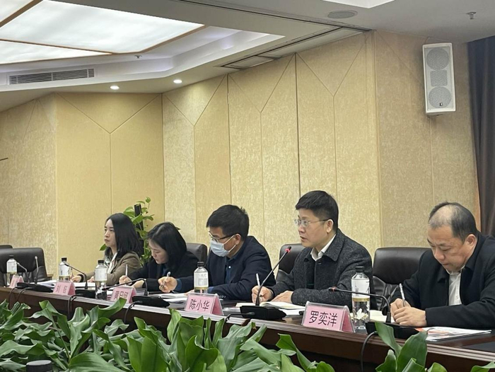 　　陈小华局长发表讲话