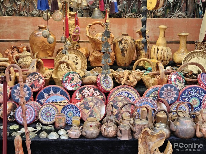 铜壶与乐器及木雕工艺品