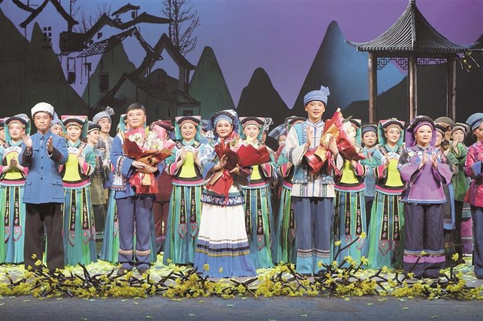     黔剧《腊梅迎香》在国家大剧院演出受欢迎。 贵州日报天眼新闻记者 赵相康 摄