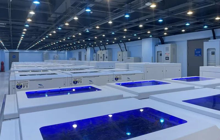 网宿科技单向浸没式液冷机房记者拍摄