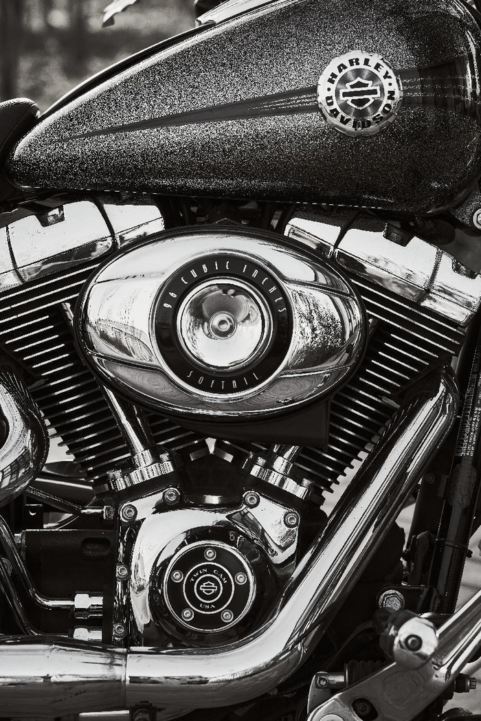 利用出色锐度对摩托车细节刻画