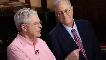 ·查尔斯·科赫（左）和弟弟大卫·科赫。