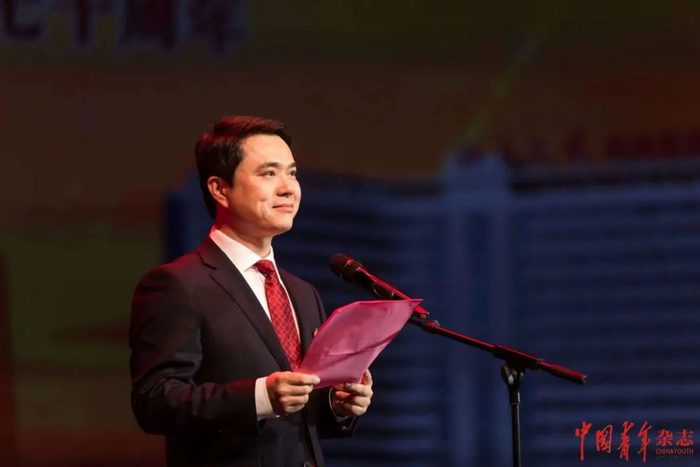 2019年，张骞作为北京大学滨海医院院长主持院庆70周年活动