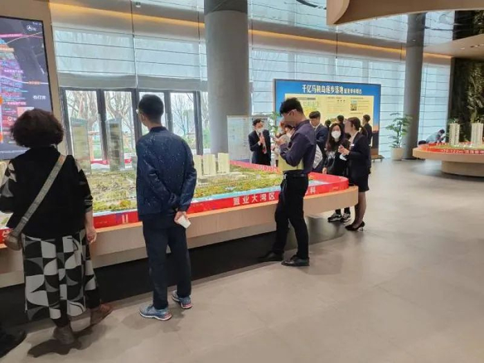 湾中新城售楼处。梁宝欣/摄