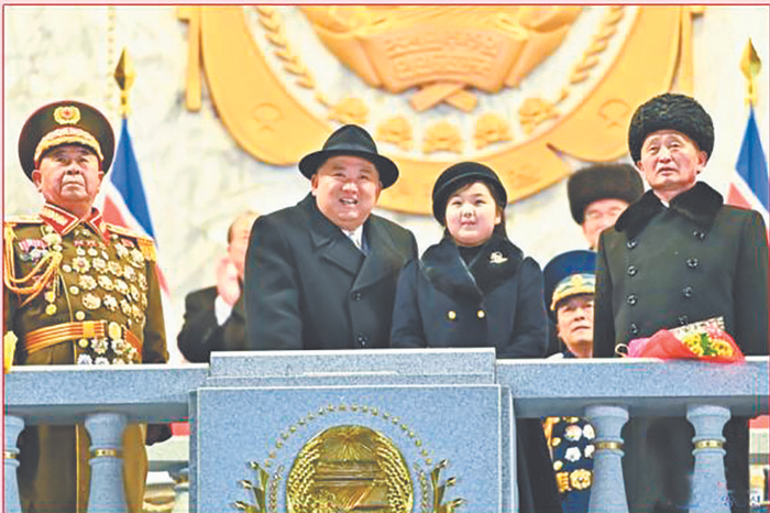     2月8日，参加朝鲜人民军建军75周年阅兵仪式。