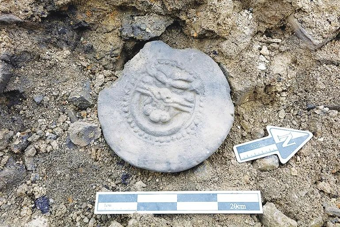 ▲辽上京遗址出土的瓦当。