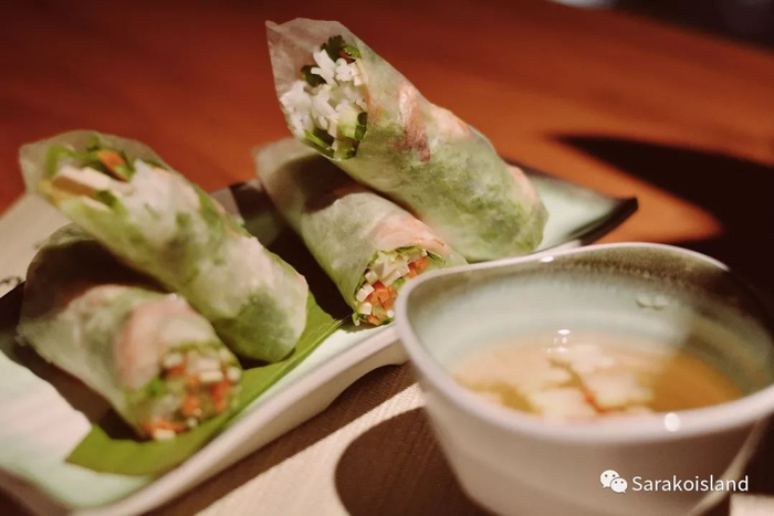 品尝东兴街边清新可口的越南鸡肉粉