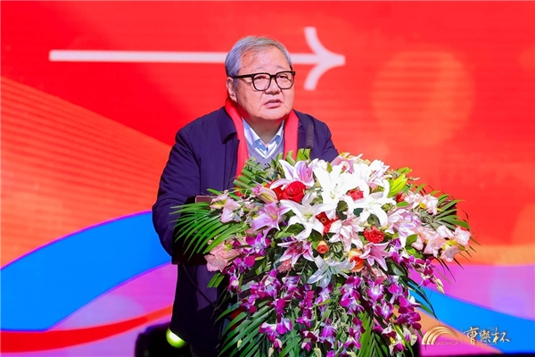 　　著名诗人、中国作家协会诗歌委员会主任吉狄马加