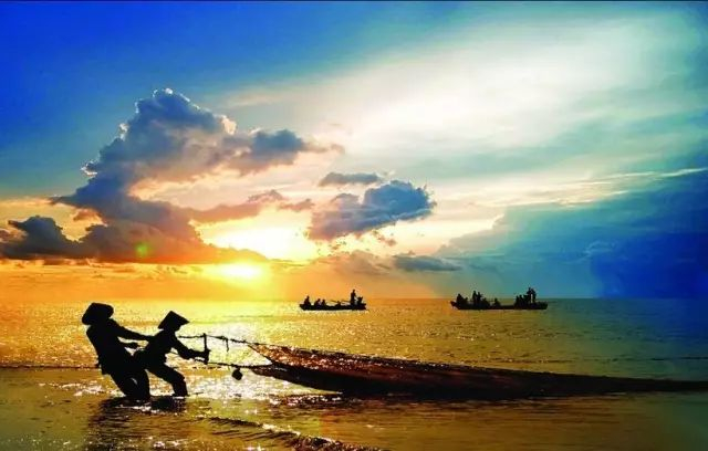 这里的天空变幻莫测，引人遐思