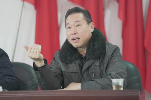 　　图说：湘乡市人力资源服务有限公司负责人介绍“叮叮灵工驿站”