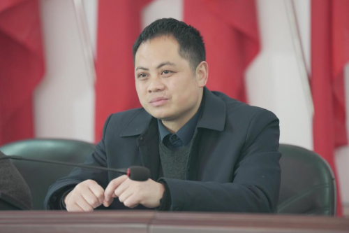 　　图说：梅桥镇常务副镇长出席乡村招聘网点推进会