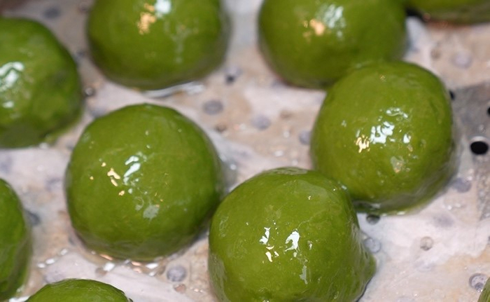 图说：上海德兴馆中华路店的青团