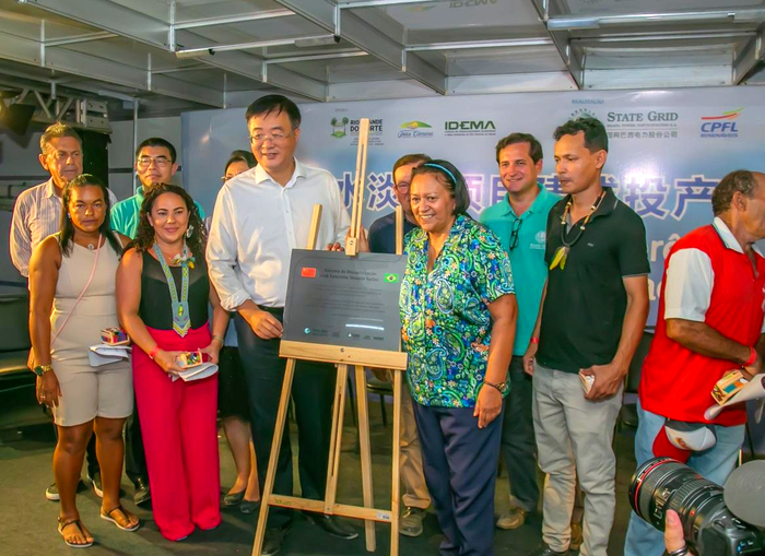 中国驻巴西大使祝青桥与巴西北大河州州长法蒂玛·贝塞拉见证项目挂牌