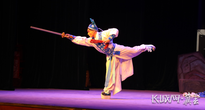 河北梆子《钟馗》演出现场，郝士超武戏表演。长城网·冀云客户端记者 王璇 摄
