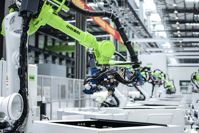 中联智慧产业城土方机械园车间生产线  中联重科供图