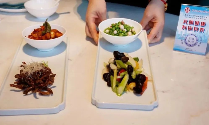 餐饮门店推出的小份菜和半份菜受消费者欢迎。（图源：网络）