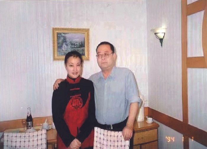     作者与刘晓庆合影