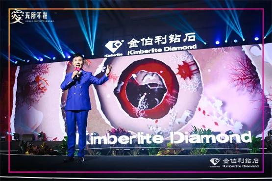 ▲刘和刚先生演唱《父亲》、《撸起袖子加油干》