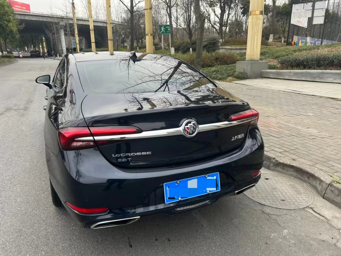 这辆别克车4年坏了3个电瓶。（消费者供图）