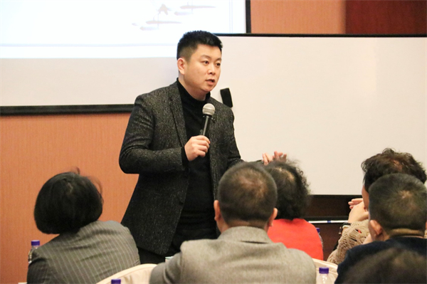 　　鹤年堂品牌管理公司副总裁孙海龙