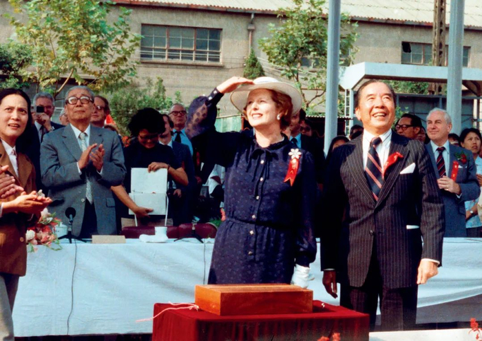 　1982年9月22日，撒切尔夫人出席“世谊”号出口船交船典礼。图/江南造船集团提供