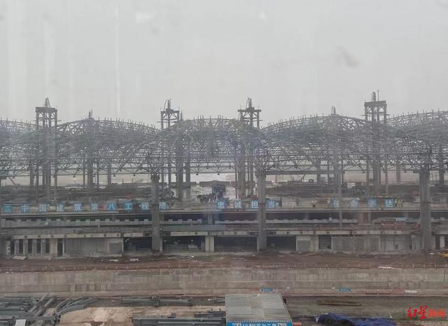 ▲重庆江北国际机场T3B航站楼钢结构主体工程基本完成