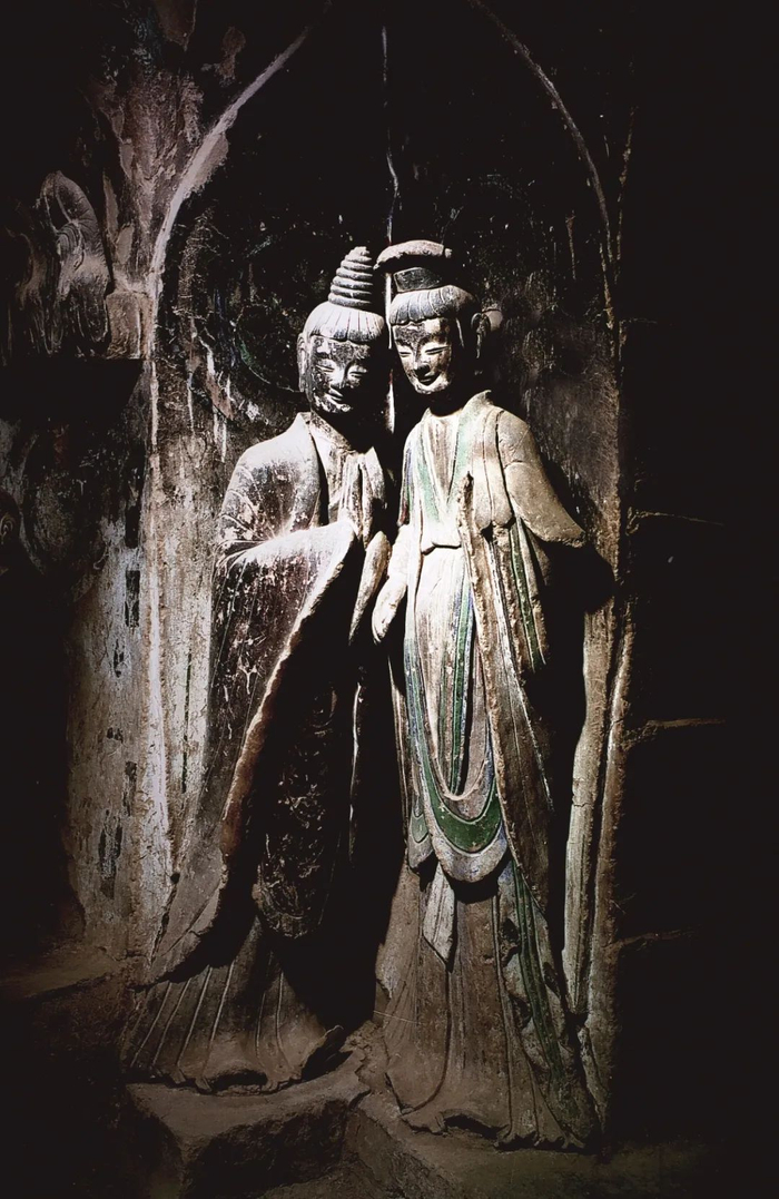 ▲121窟菩萨与弟子，北魏晚期。