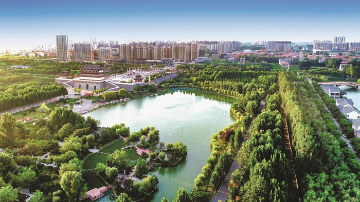         魏县魏祠公园美轮美奂，色彩斑斓，是梨乡人民最喜欢游览观赏的景点。   任寒霜 摄    