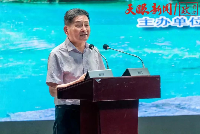 叶辛在《爱上荔波》新书发布会上。（图/荔波融媒体中心）