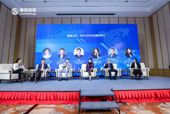 圆桌讨论：张连娜女士，罗桂连博士、屈庆先生、林奕谷女士、陈金龙先生与林青女士（顺序从左到右）