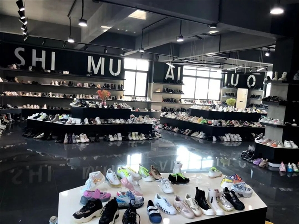 　　图 | 诗慕·爱洛琳的原创鞋款